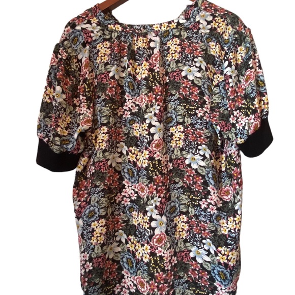 Catherine Garden Floral Fall Short Sleeved Top - Picture 6 of 12